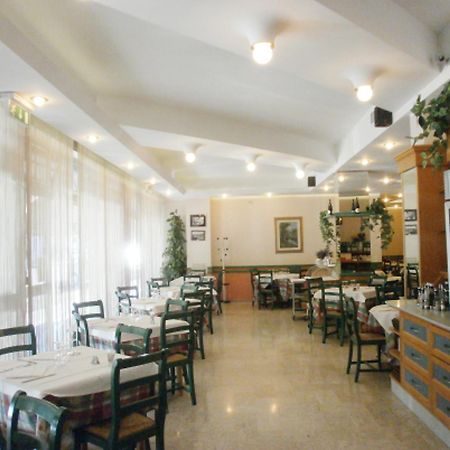 Hotel Manzoni Перуджа Екстериор снимка