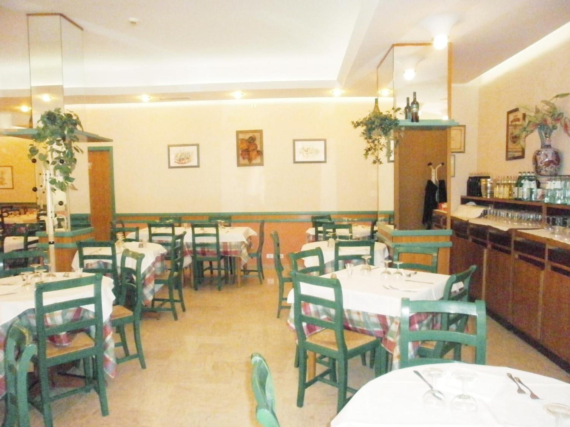 Hotel Manzoni Перуджа Екстериор снимка