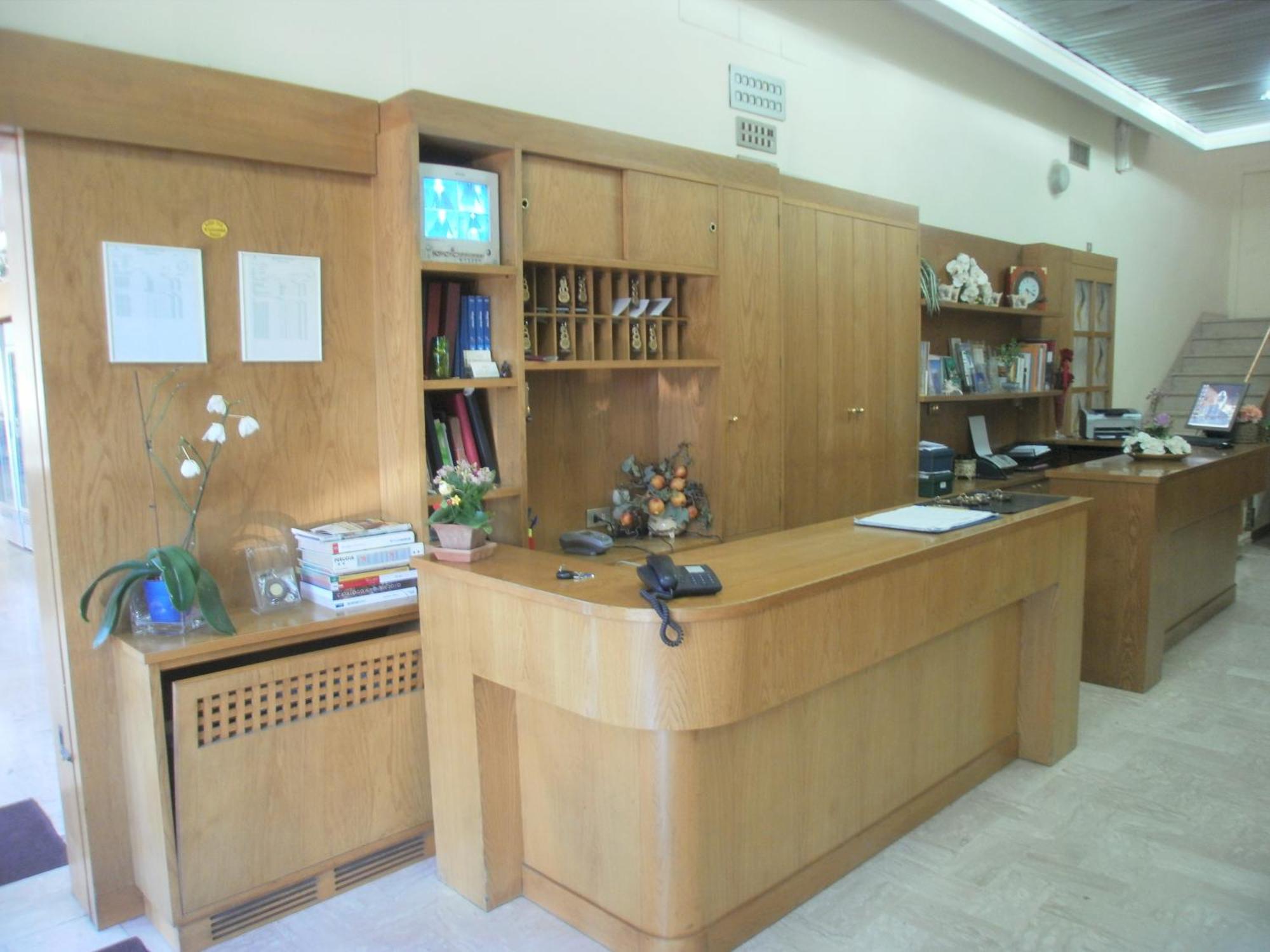 Hotel Manzoni Перуджа Екстериор снимка