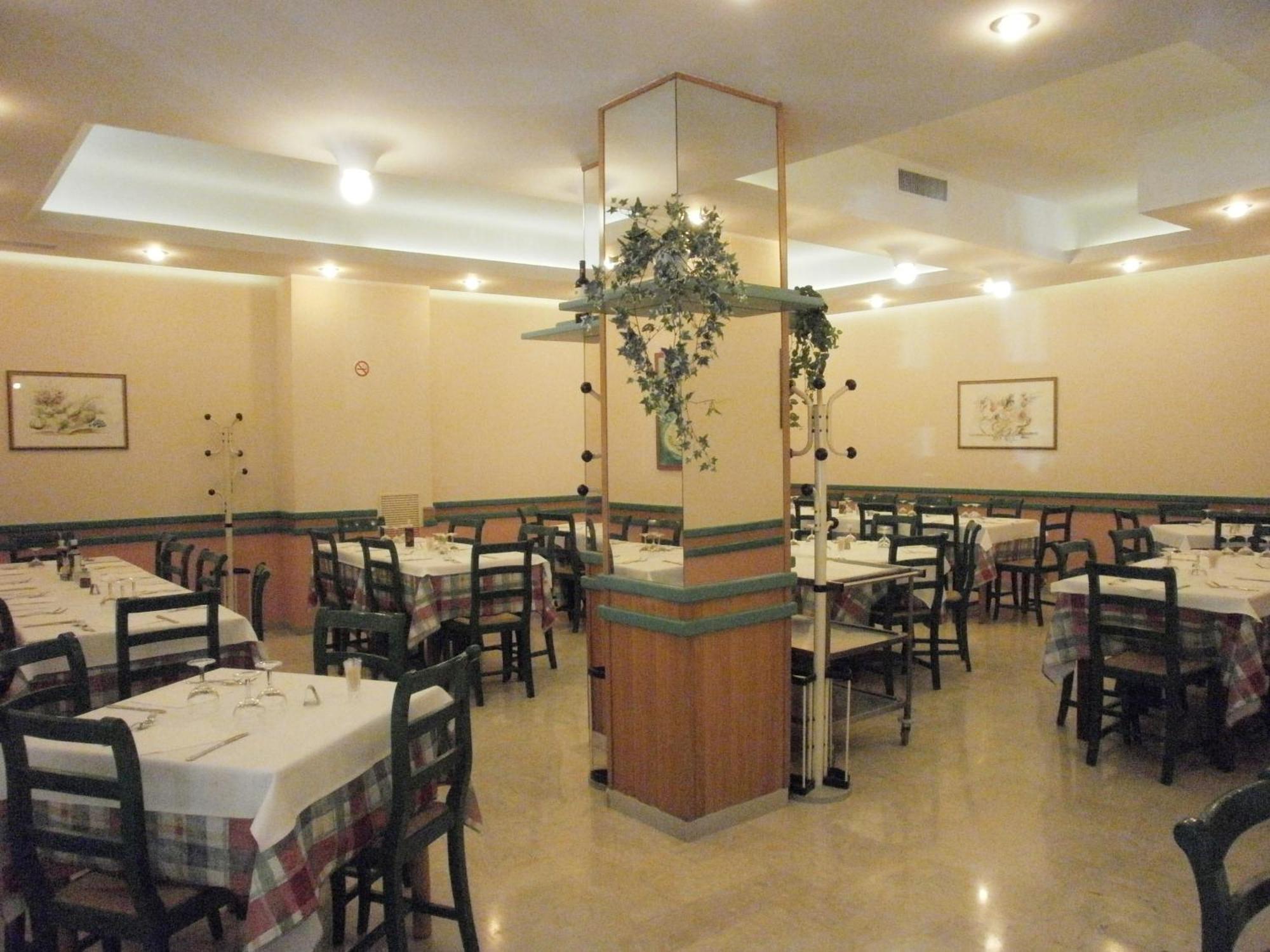 Hotel Manzoni Перуджа Екстериор снимка