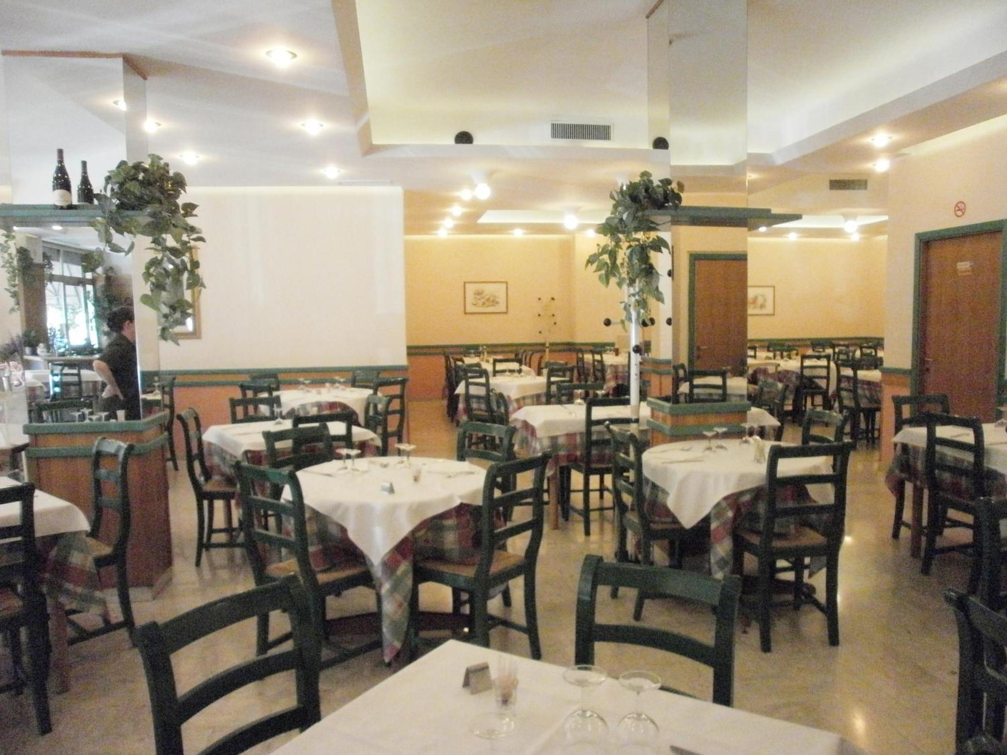 Hotel Manzoni Перуджа Екстериор снимка
